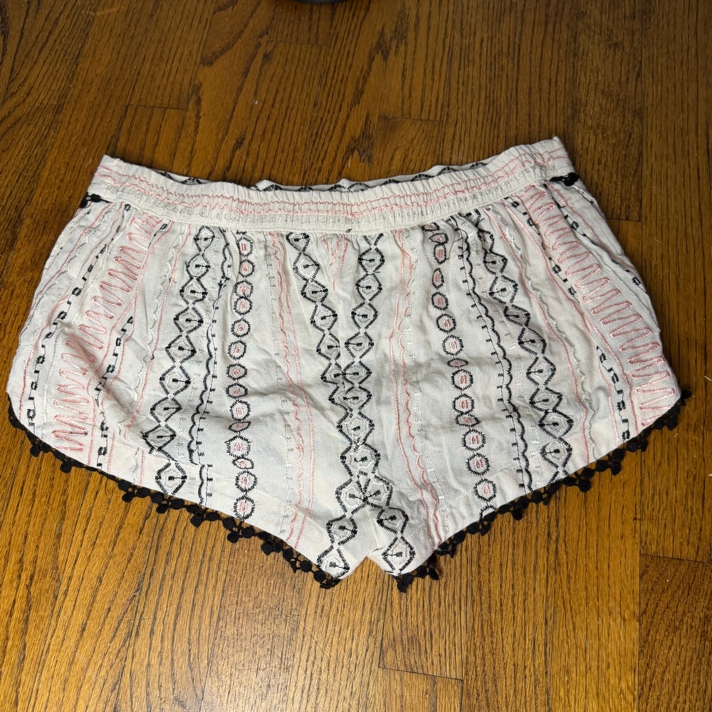 Gypsy 05 Ivory Bohemian Lightweight Shorts with Pink and Black Accents Size L - Picture 4 of 5